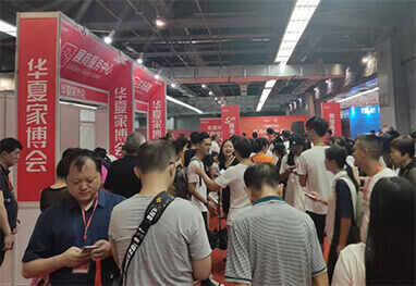 连云港家博会现场人流如织